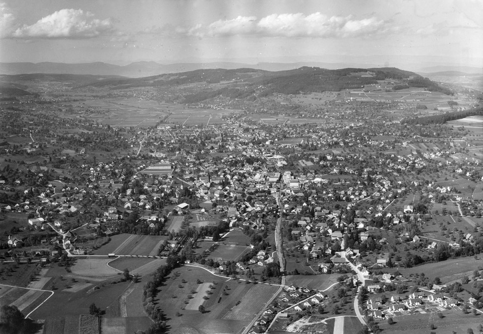 Wynental um 1958, im Vordergrund Menziken und Reinach